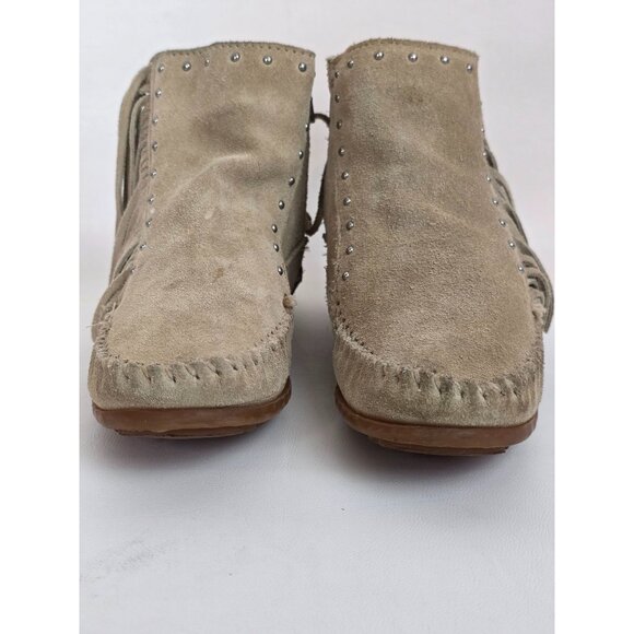 MinneTonka Suede Fringe Ankle Boots With Side Zippers Rivet Details & Rubber Sol - Picture 6 of 12